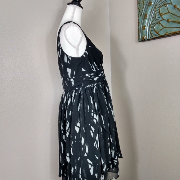 BCBGeneration Bl/Wht Chiffon Dress 12 - Picture 3 of 12